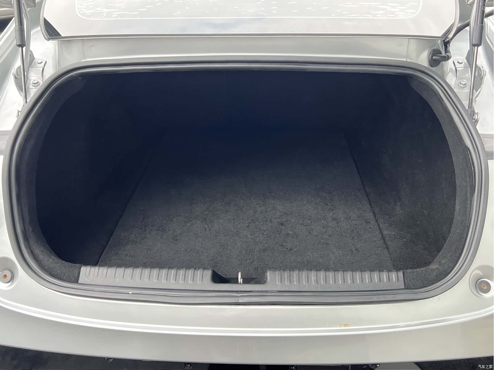 Xpeng P7, 2020 14