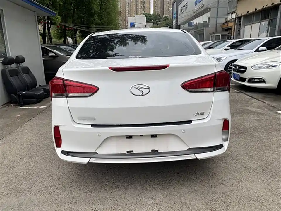 Soueast A5 wing dance