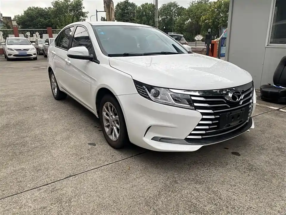 Soueast A5 wing dance