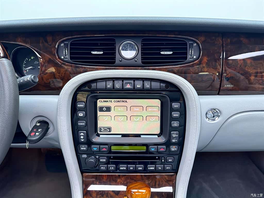 Jaguar XJ, 2009 14