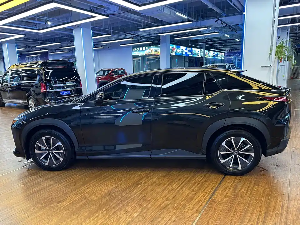 Lexus RZ