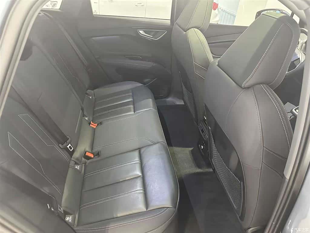 Audi Q4 e-tron, 2024 8