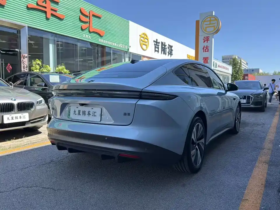 NIO ET5