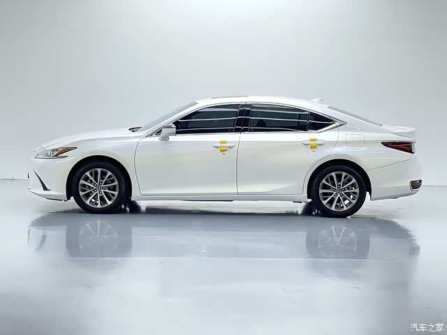 Lexus ES, 2024 9