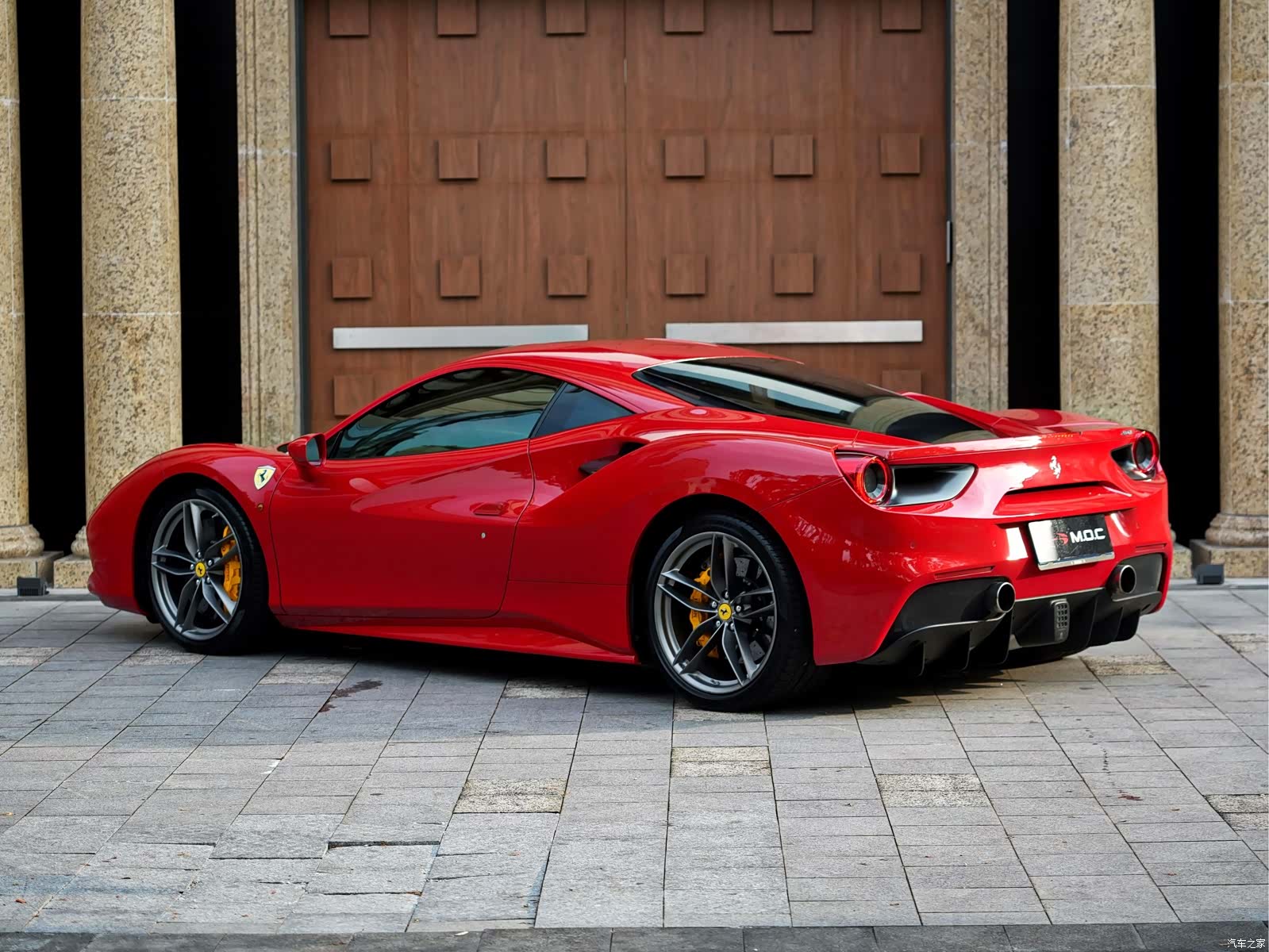 Ferrari 488, 2016 4