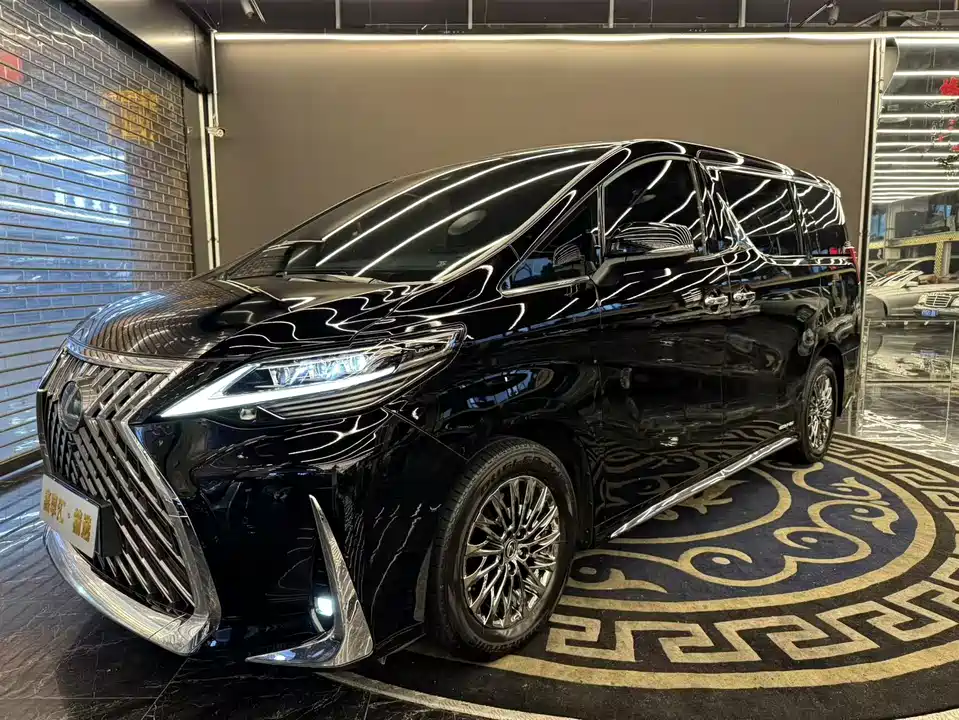Lexus LM