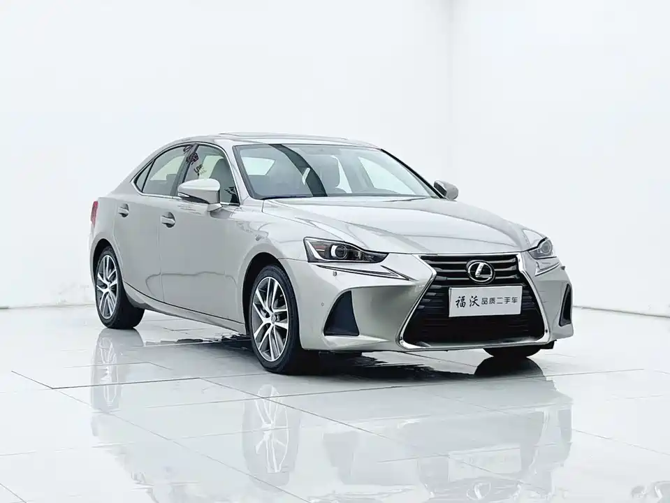 Lexus IS
