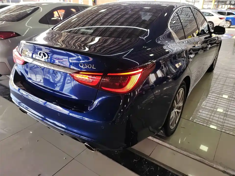 Infiniti Q50L