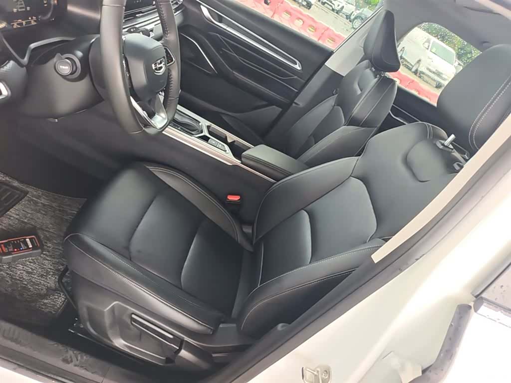 Geely Emgrand, 2022 15