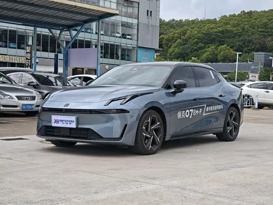 Lynk & Co 07 EM-P