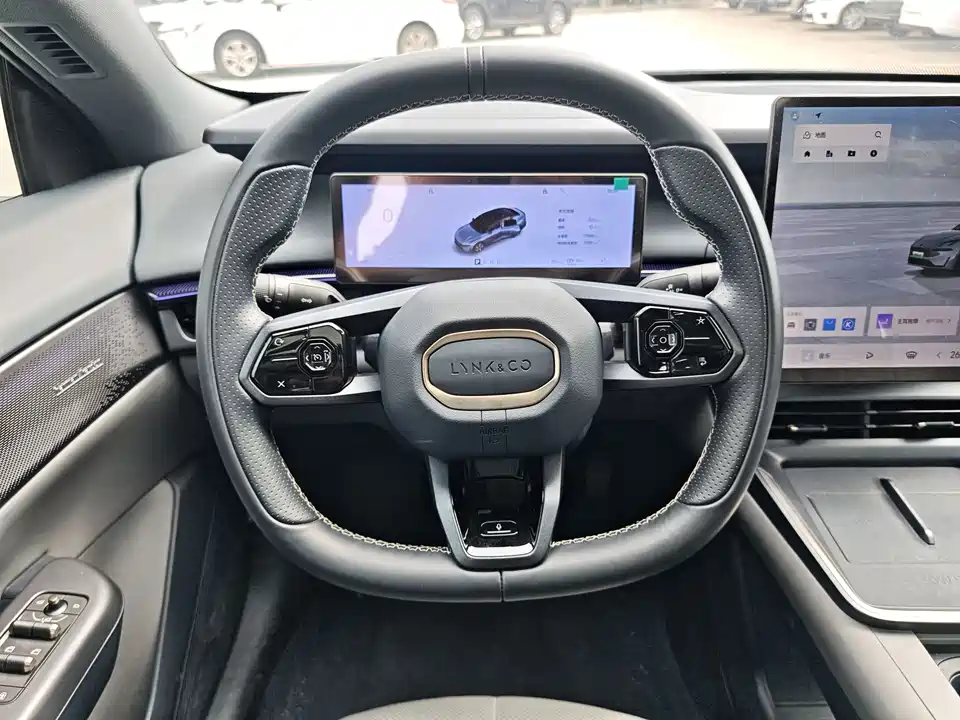 Lynk & Co 07 EM-P