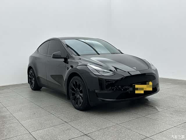 Tesla Model Y, 2022 3