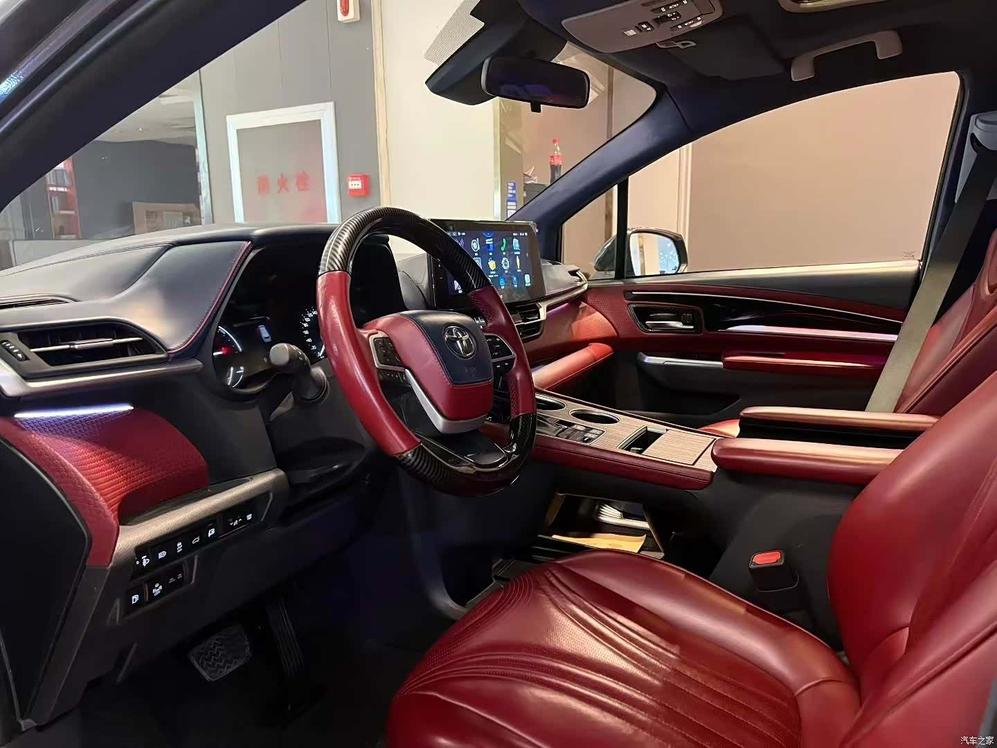 Toyota Granvia, 2024 4