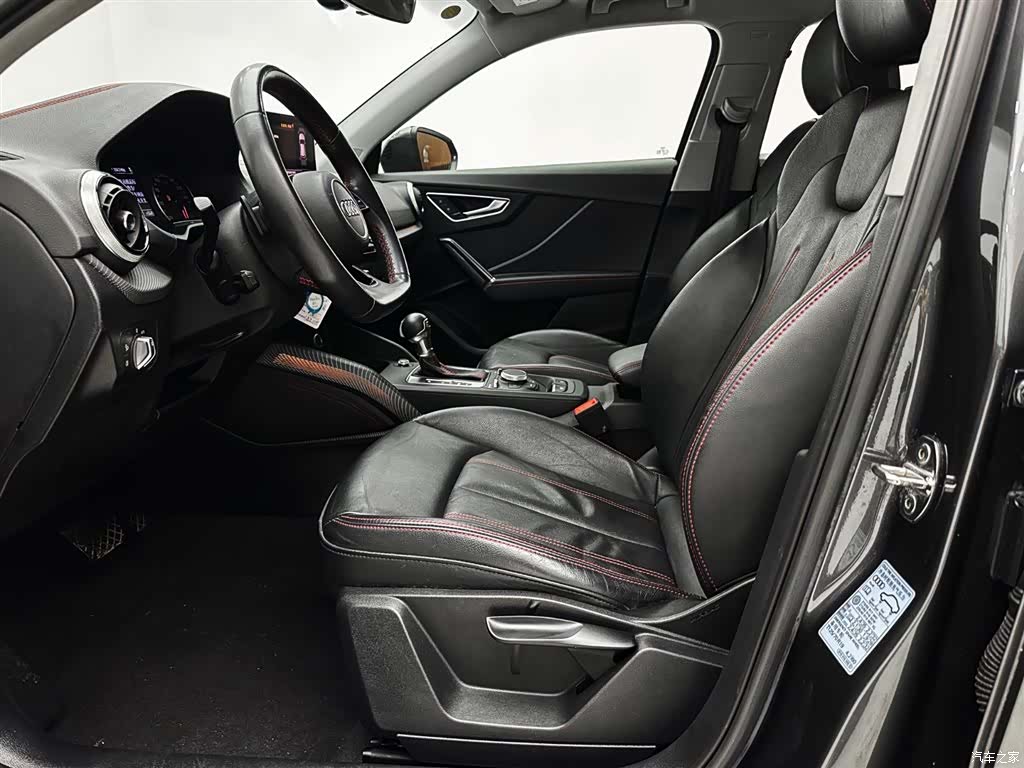 Audi Q2L, 2023 11