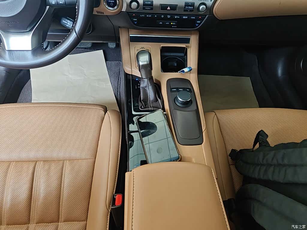 Lexus ES, 2018 14