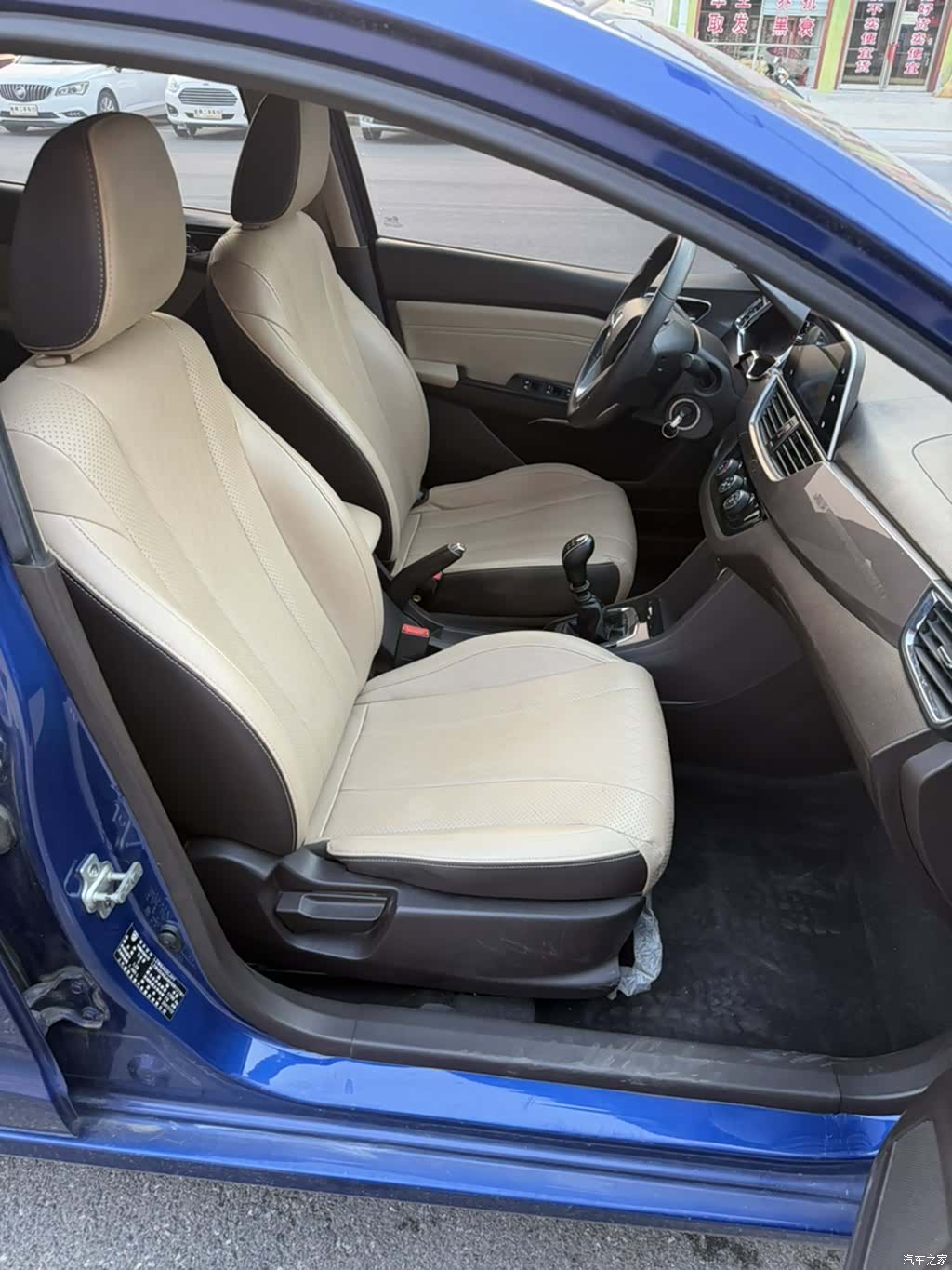 Wuling 310W, 2017 18