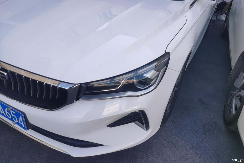 Geely Emgrand, 2022 все фото