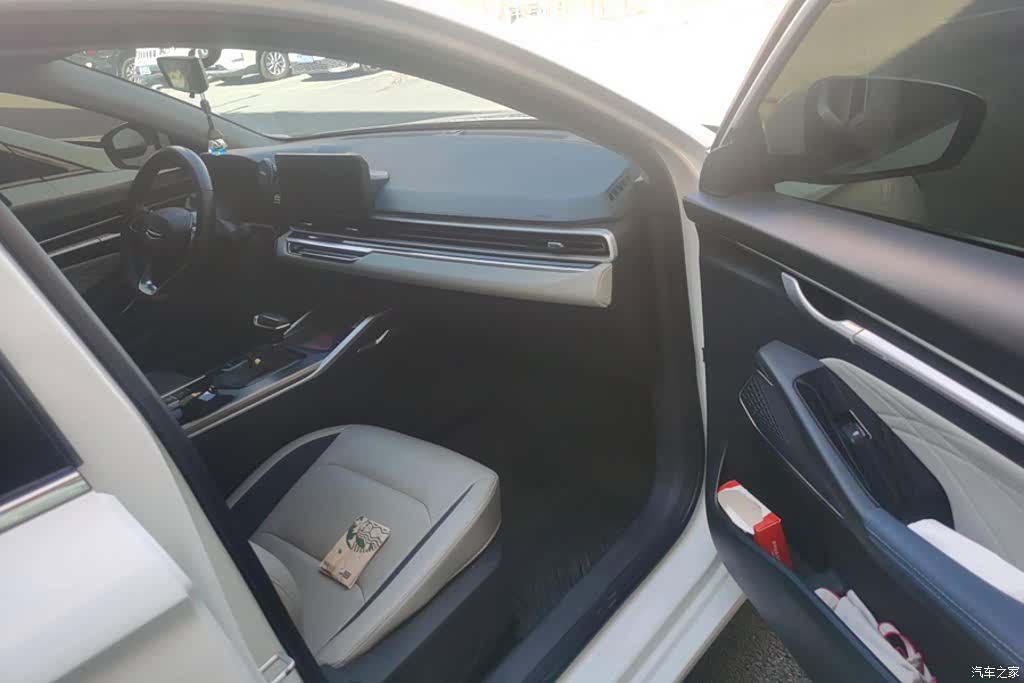 Geely Emgrand, 2022 8