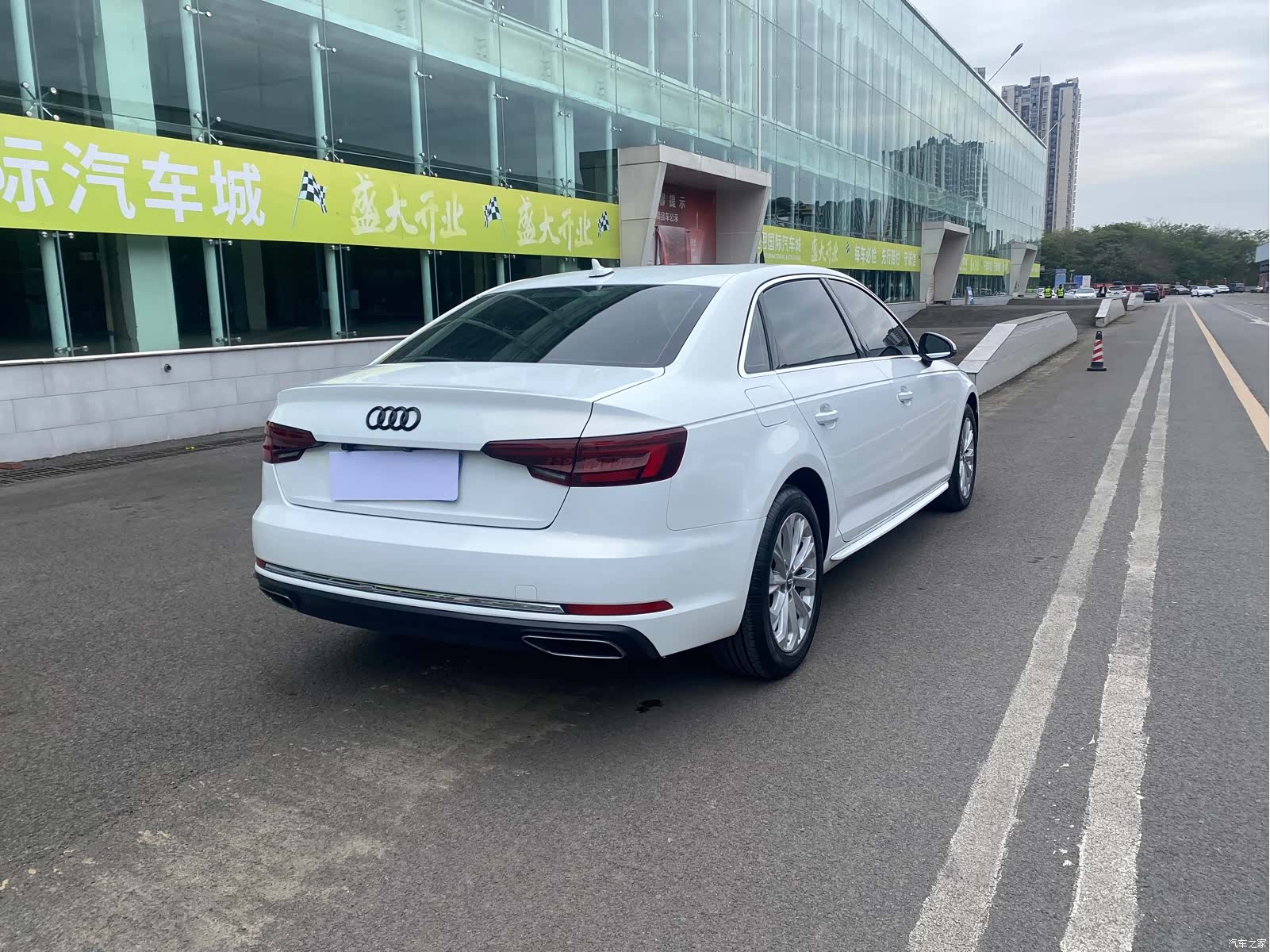 Audi A4L, 2019 7