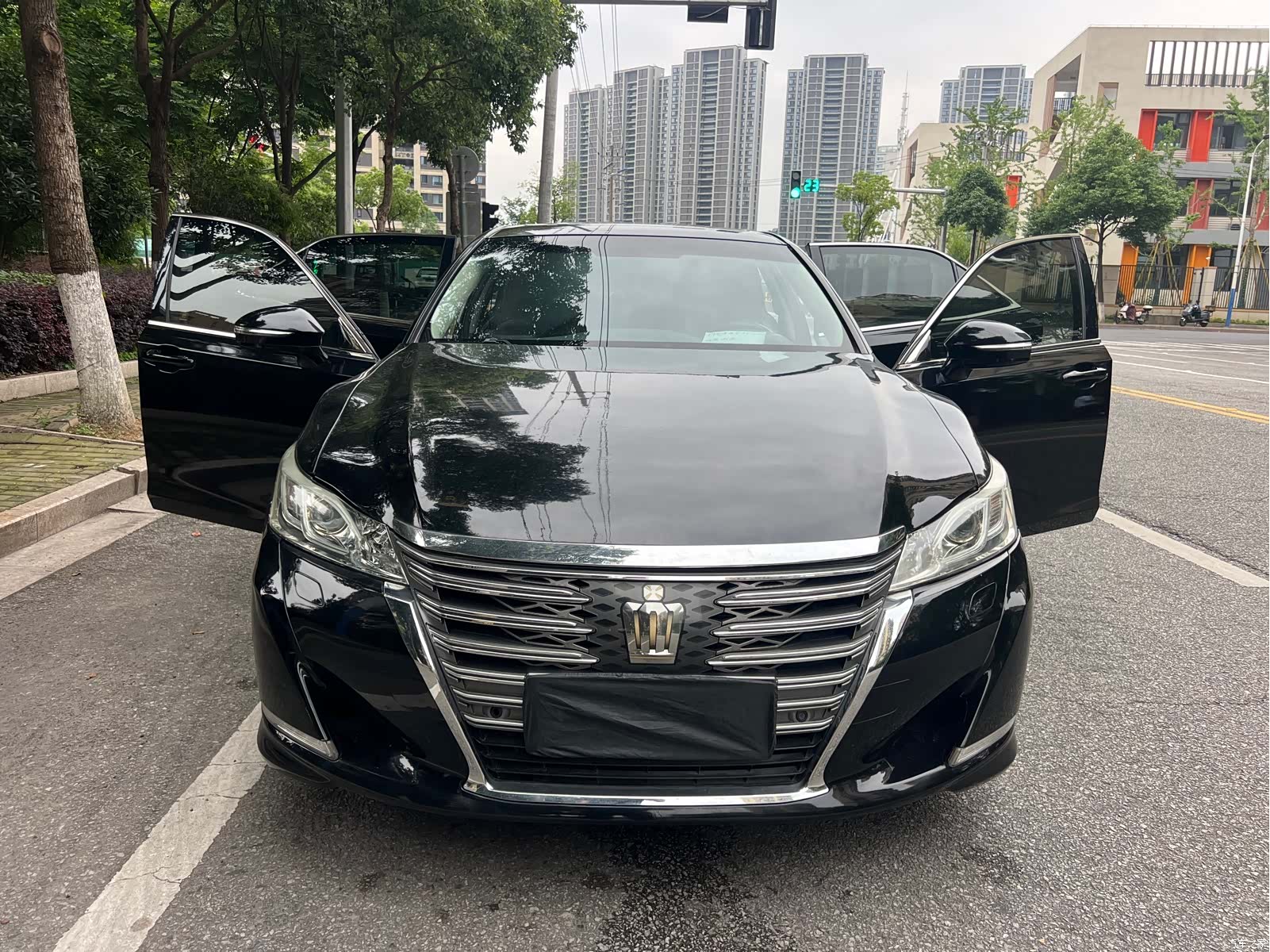 Toyota Crown, 2019 все фото