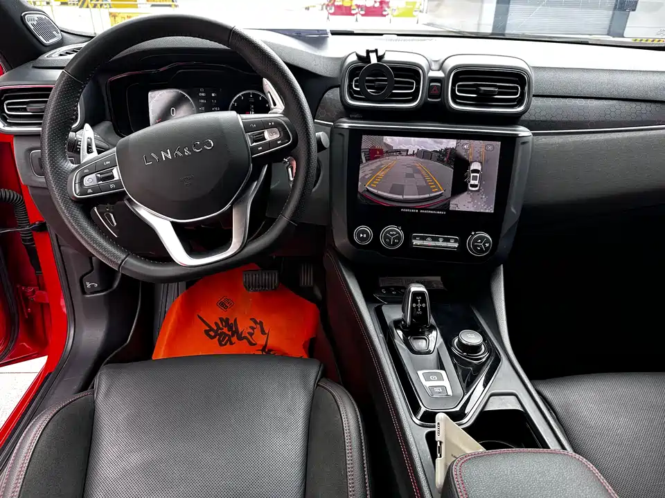 Lynk & Co 03