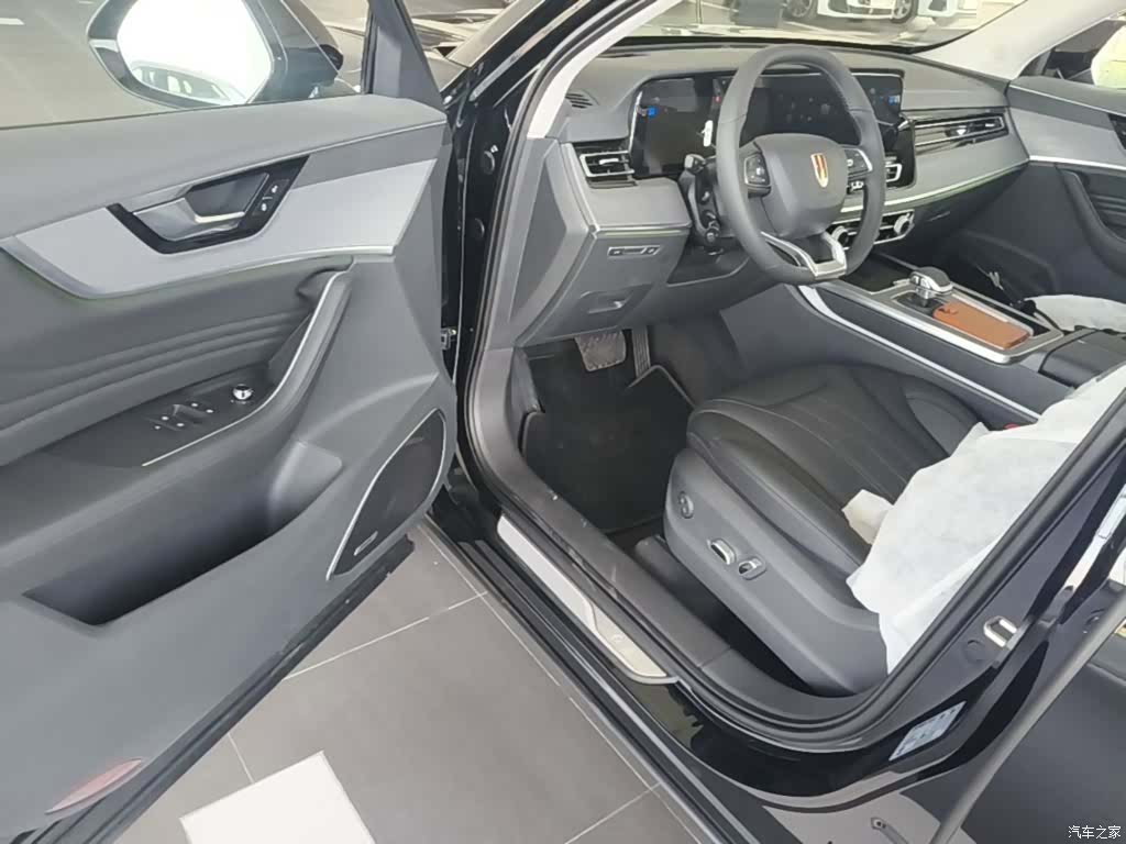 Hongqi HS5, 2026 23