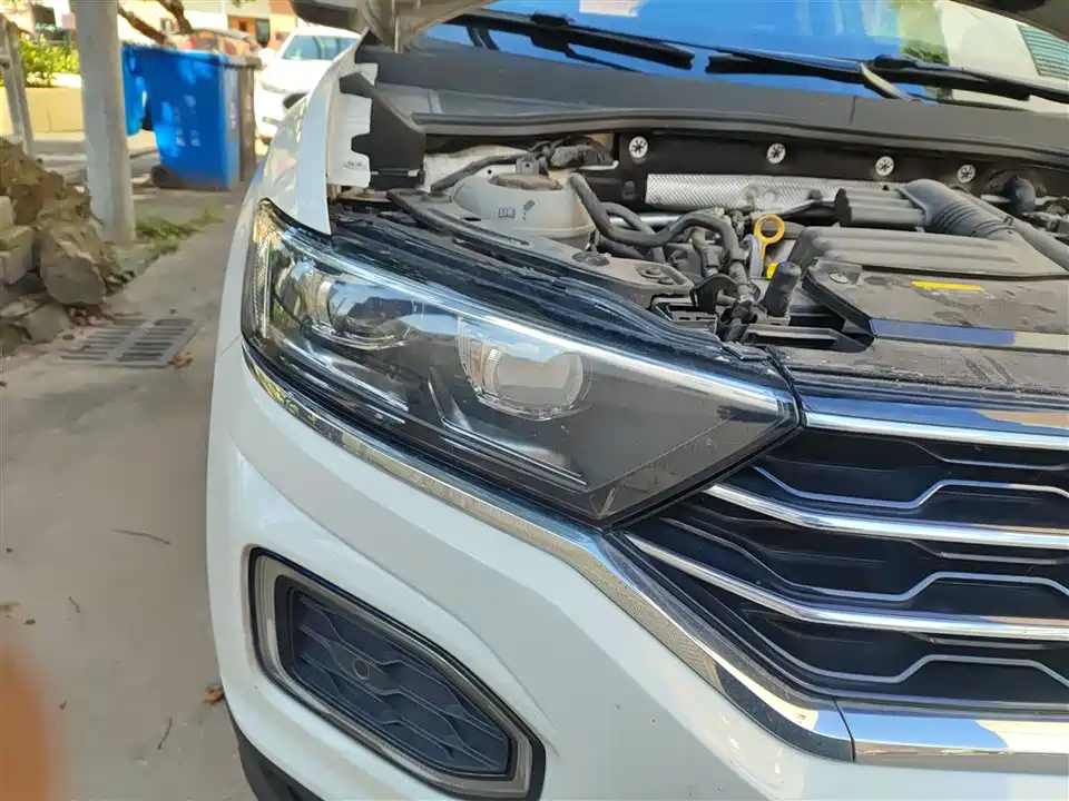 Volkswagen T-ROC exploring Songs