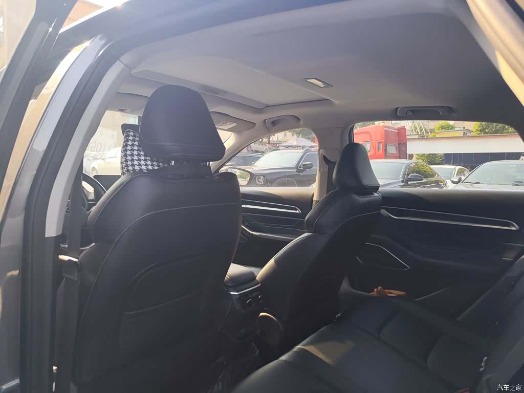 Geely Emgrand, 2022 16