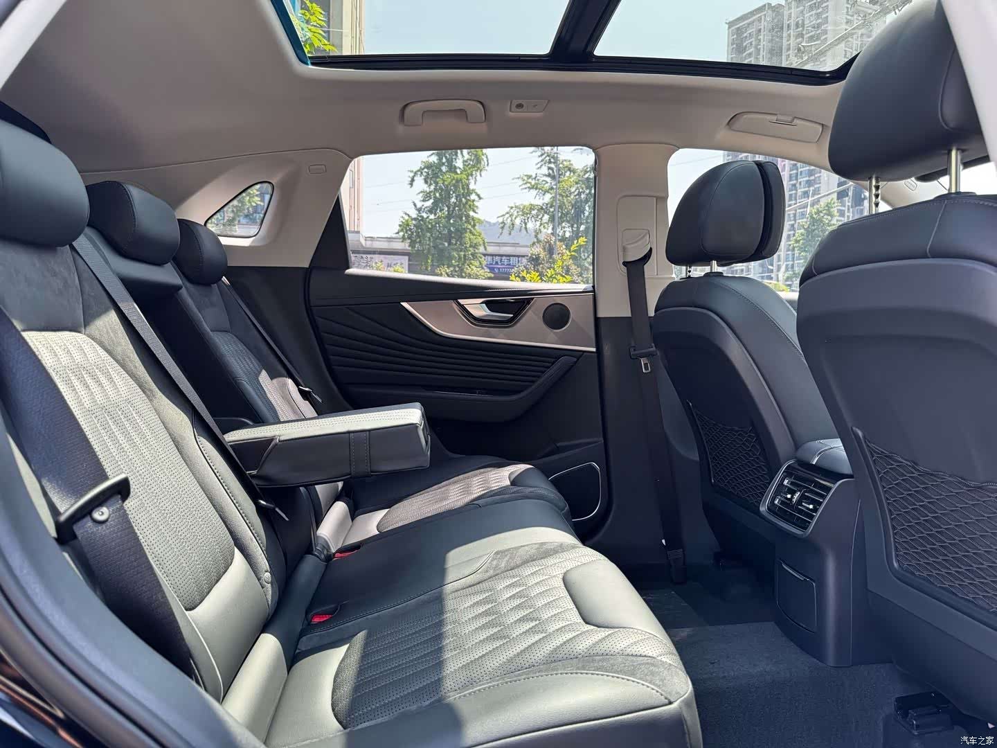 Hongqi HS5, 2024 11