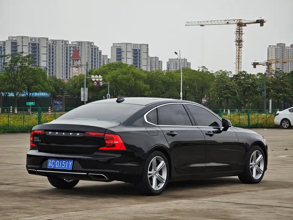 Volvo S90