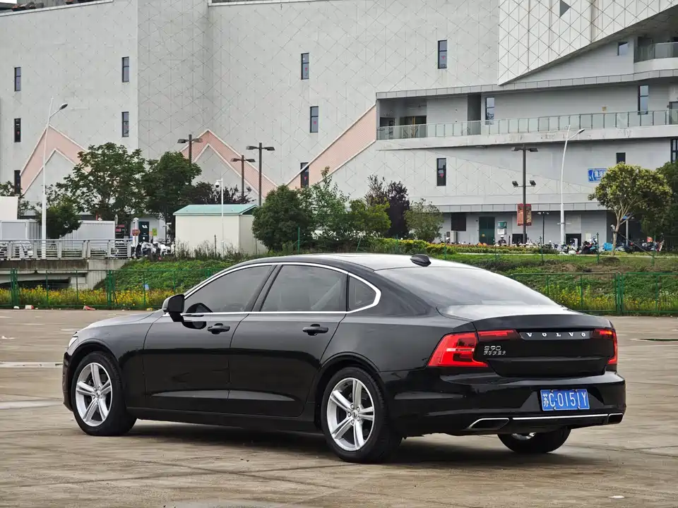 Volvo S90