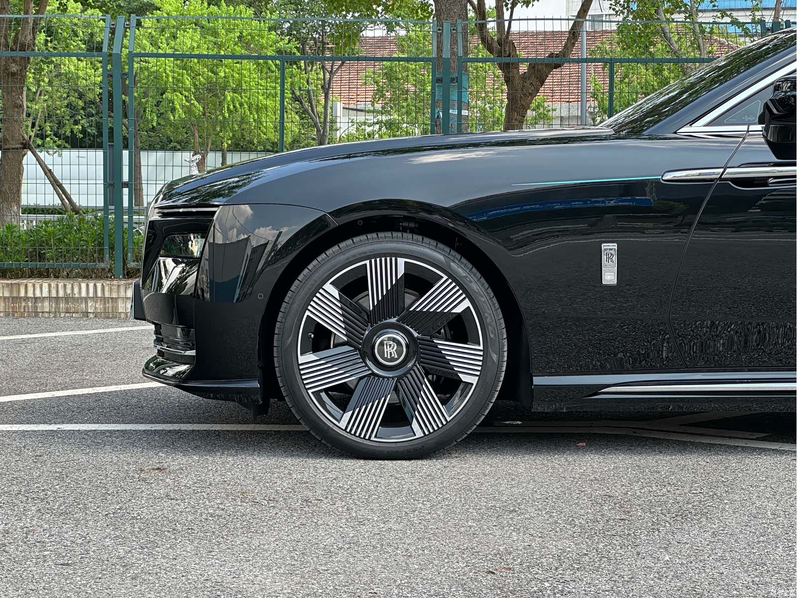 Rolls-Royce Spectre, 2024 8