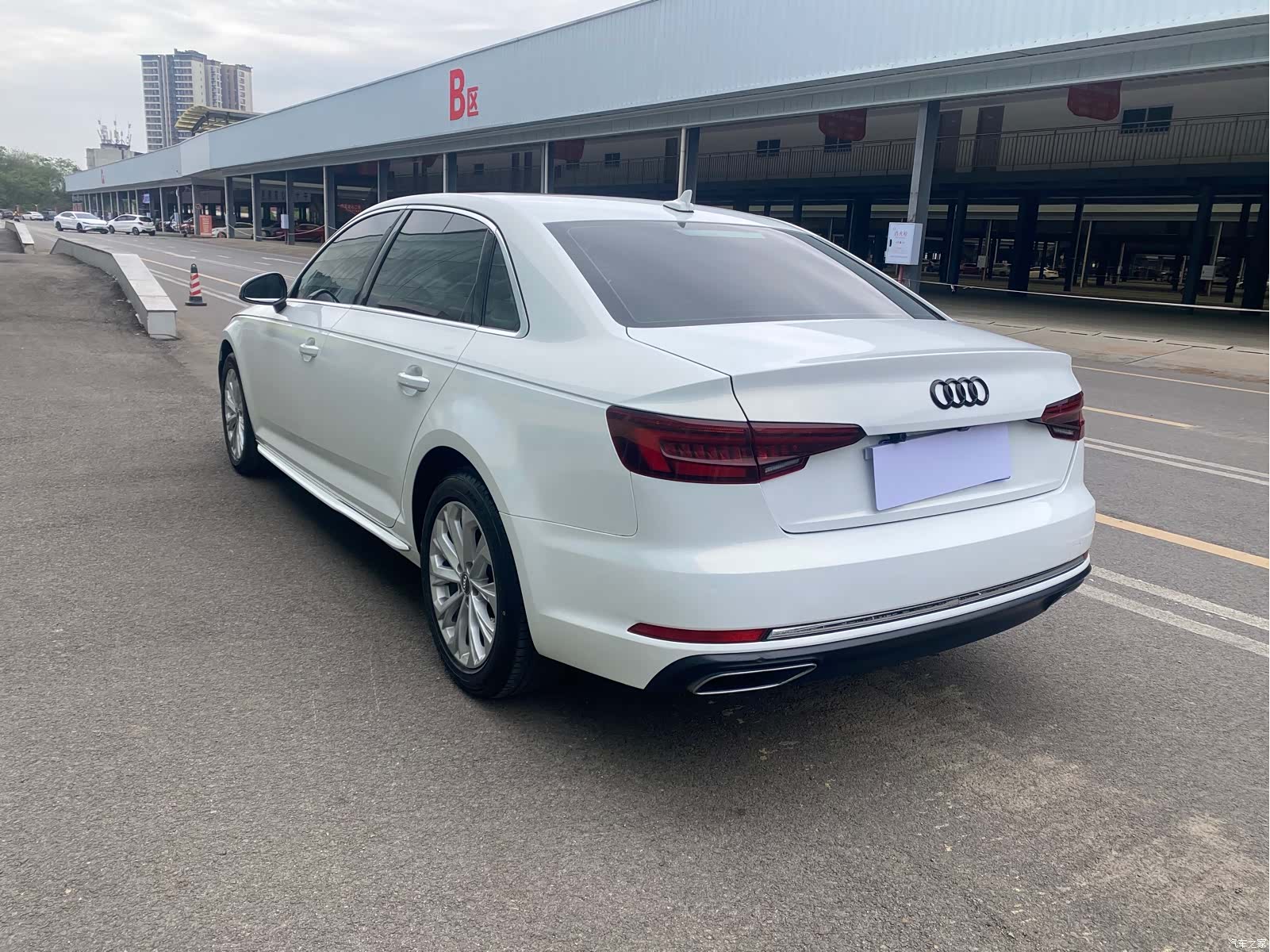 Audi A4L, 2019 9