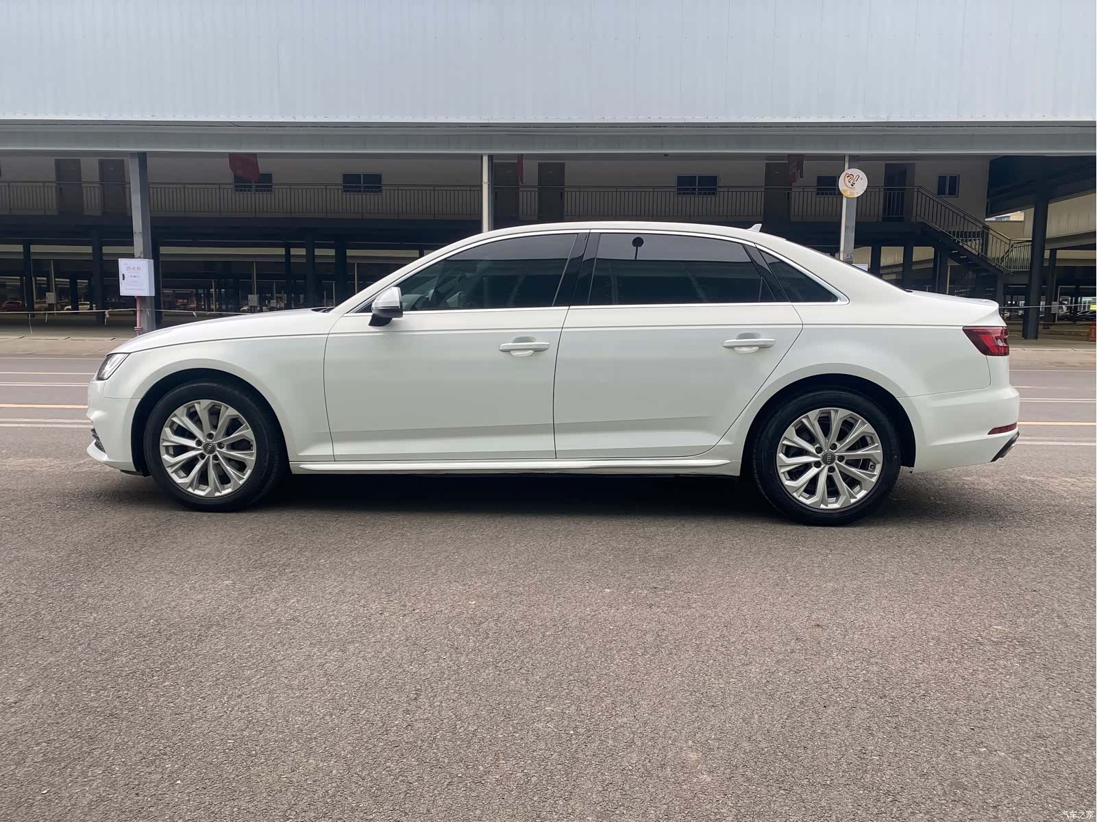 Audi A4L, 2019 11