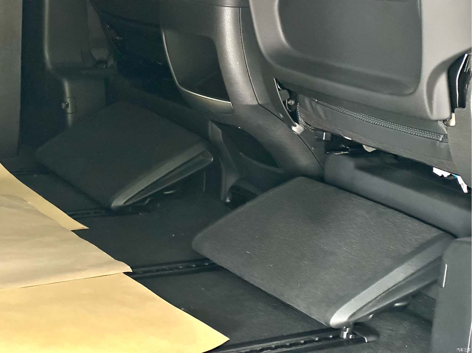 Mercedes-Benz V-Class, 2024 22