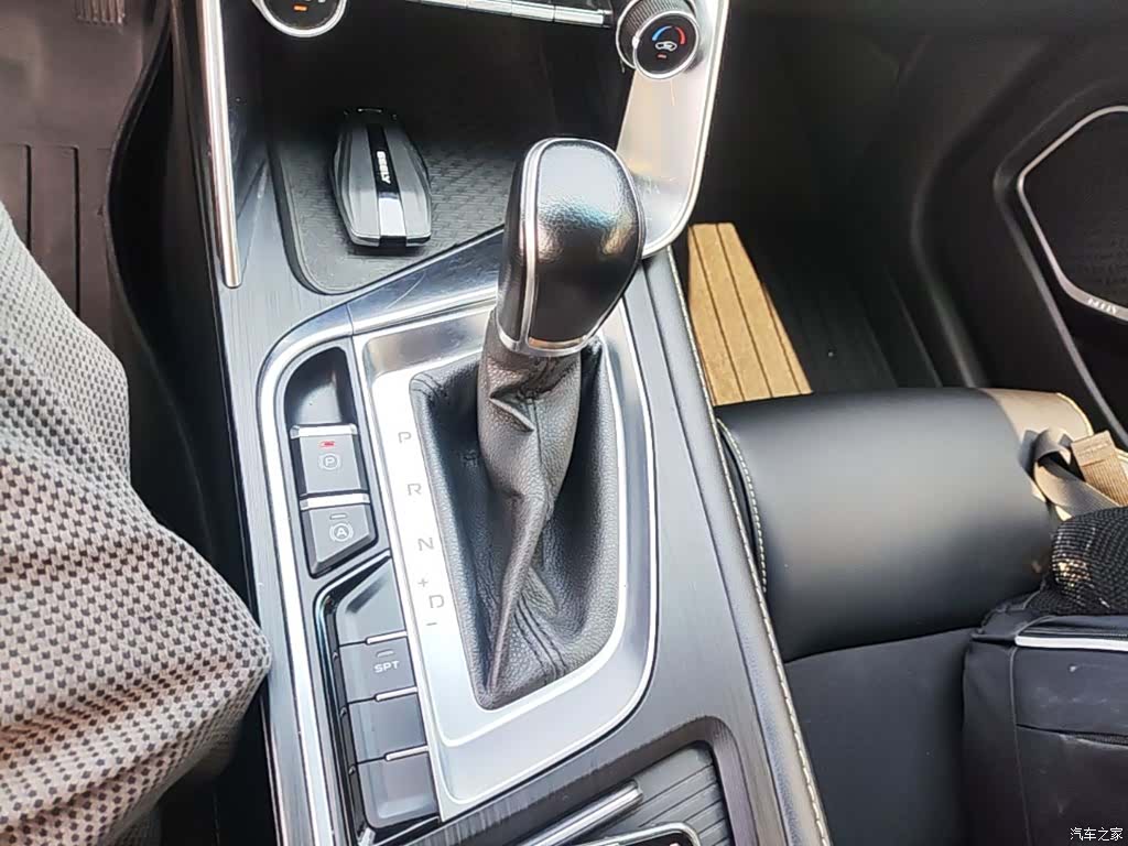 Geely Binray, 2021 14