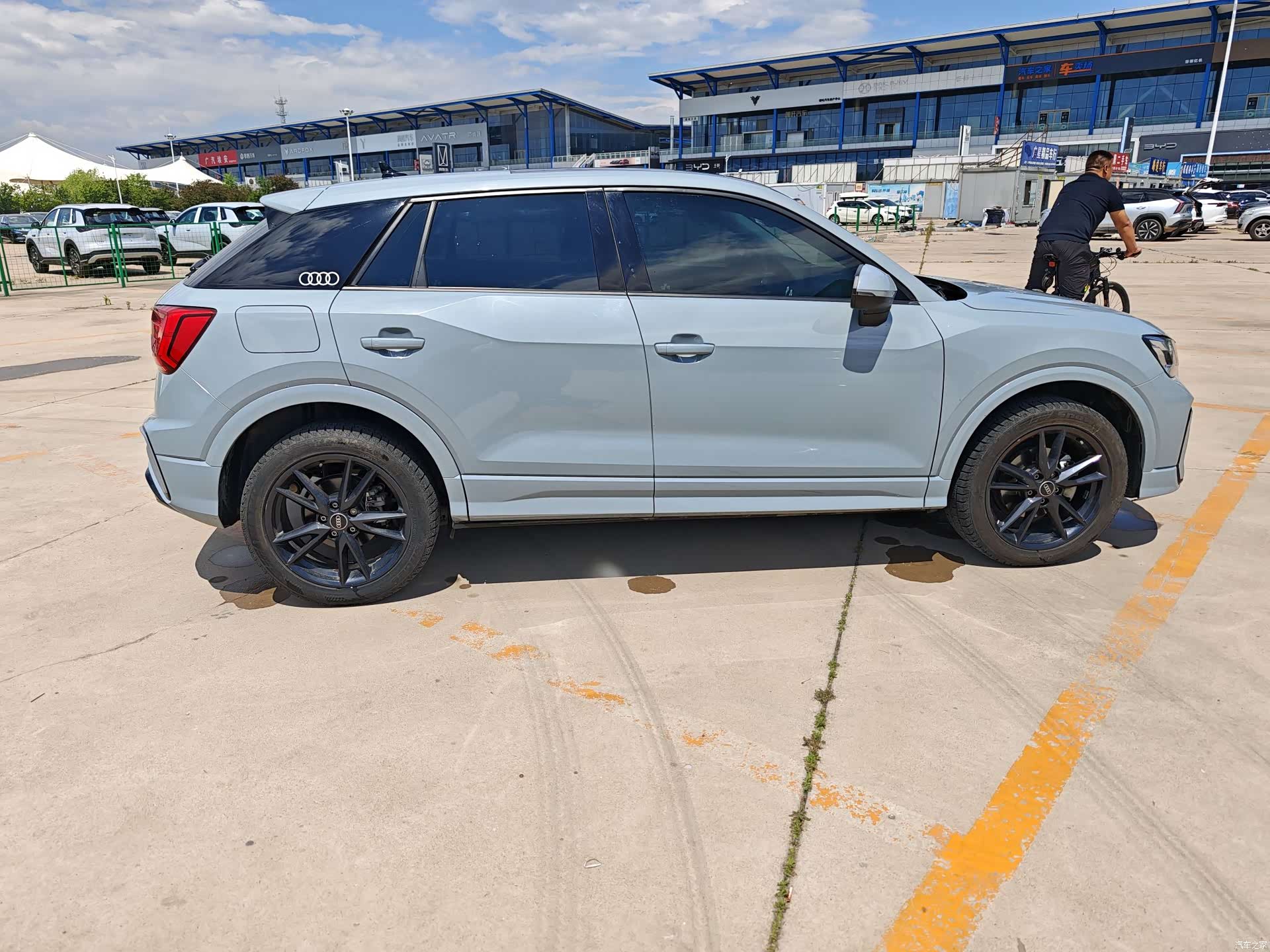 Audi Q2L, 2023 7