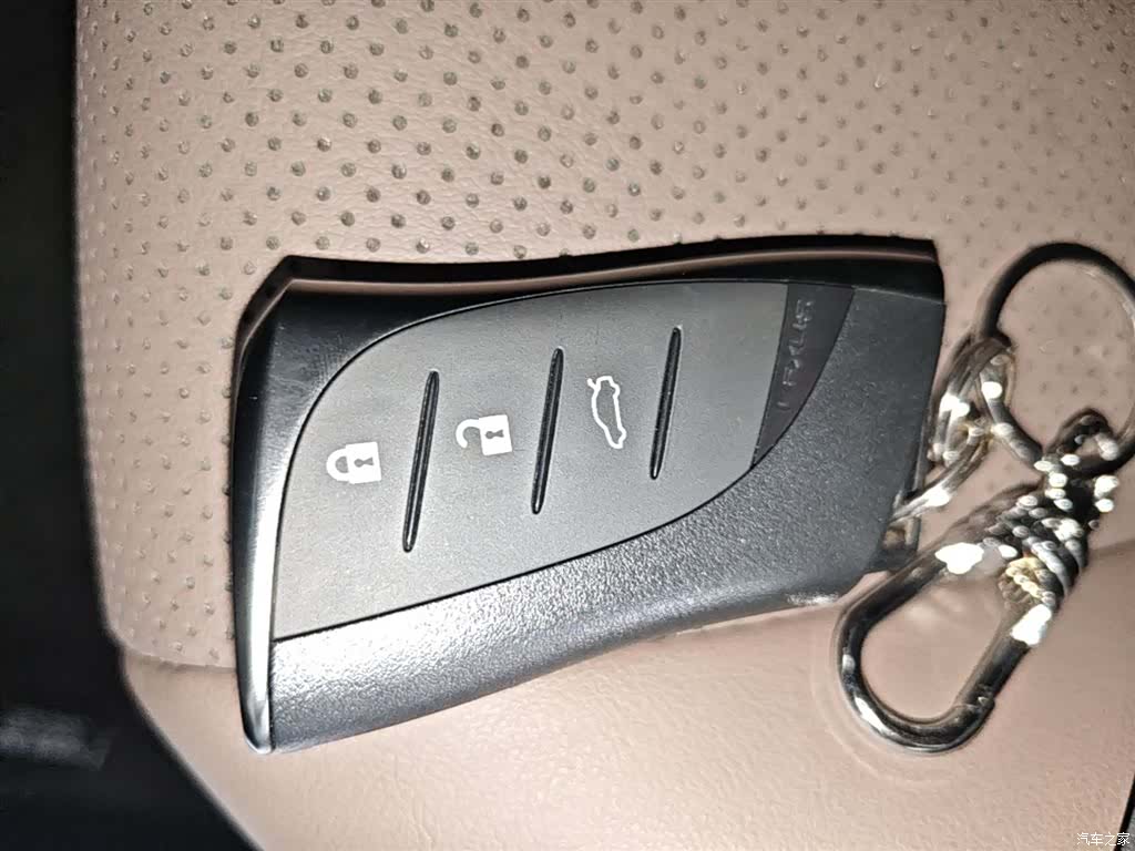 Lexus ES, 2026 9