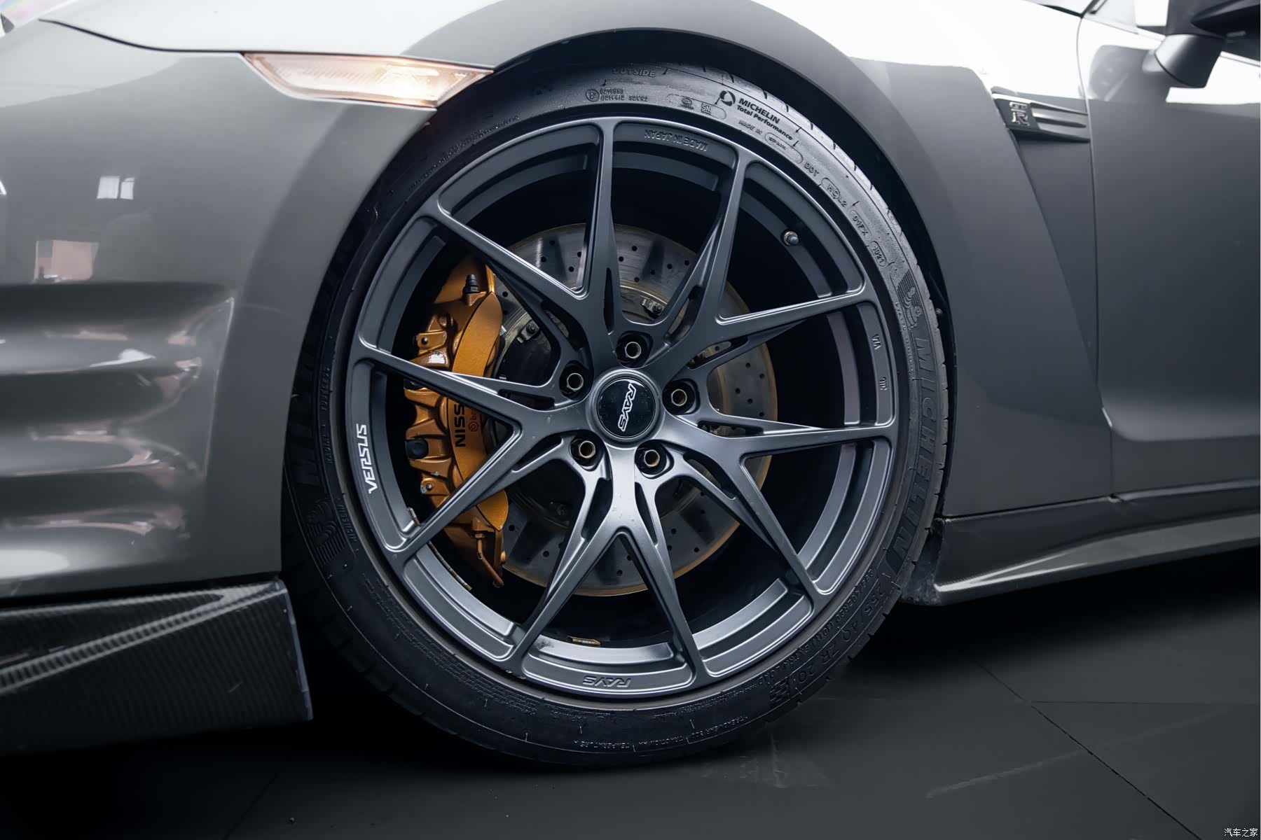Nissan GT-R, 2011 16
