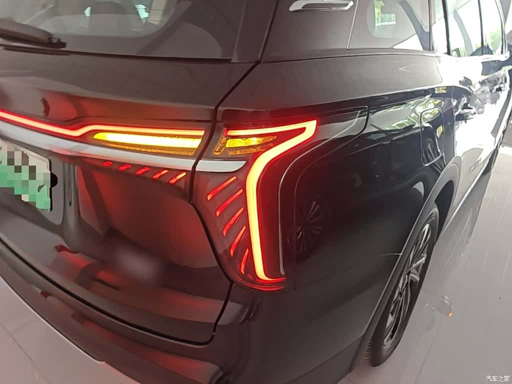 Hongqi HS7, 2025 8