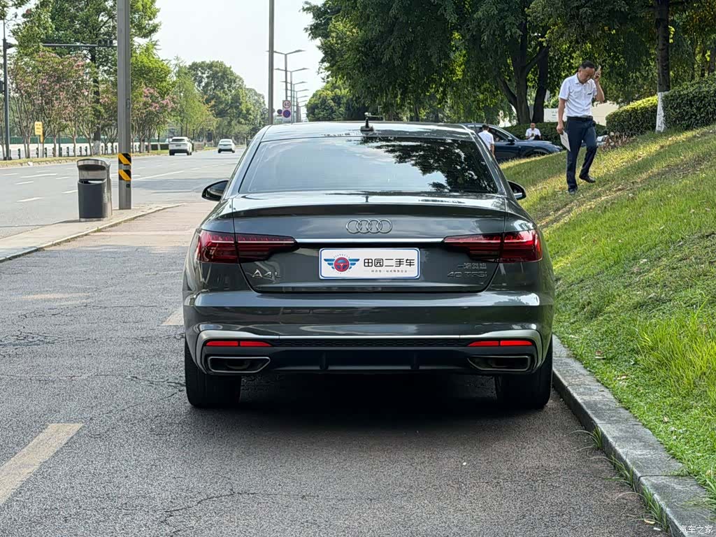 Audi A4L, 2022 все фото