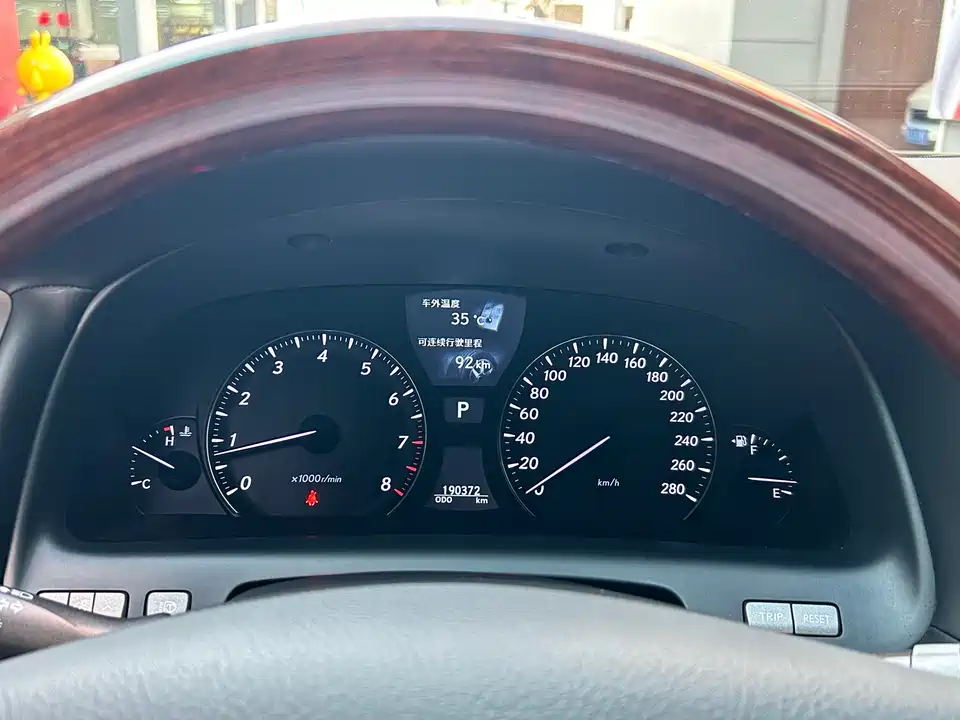 Lexus LS