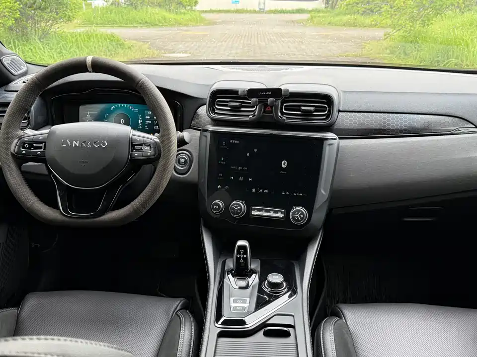 Lynk & Co 03