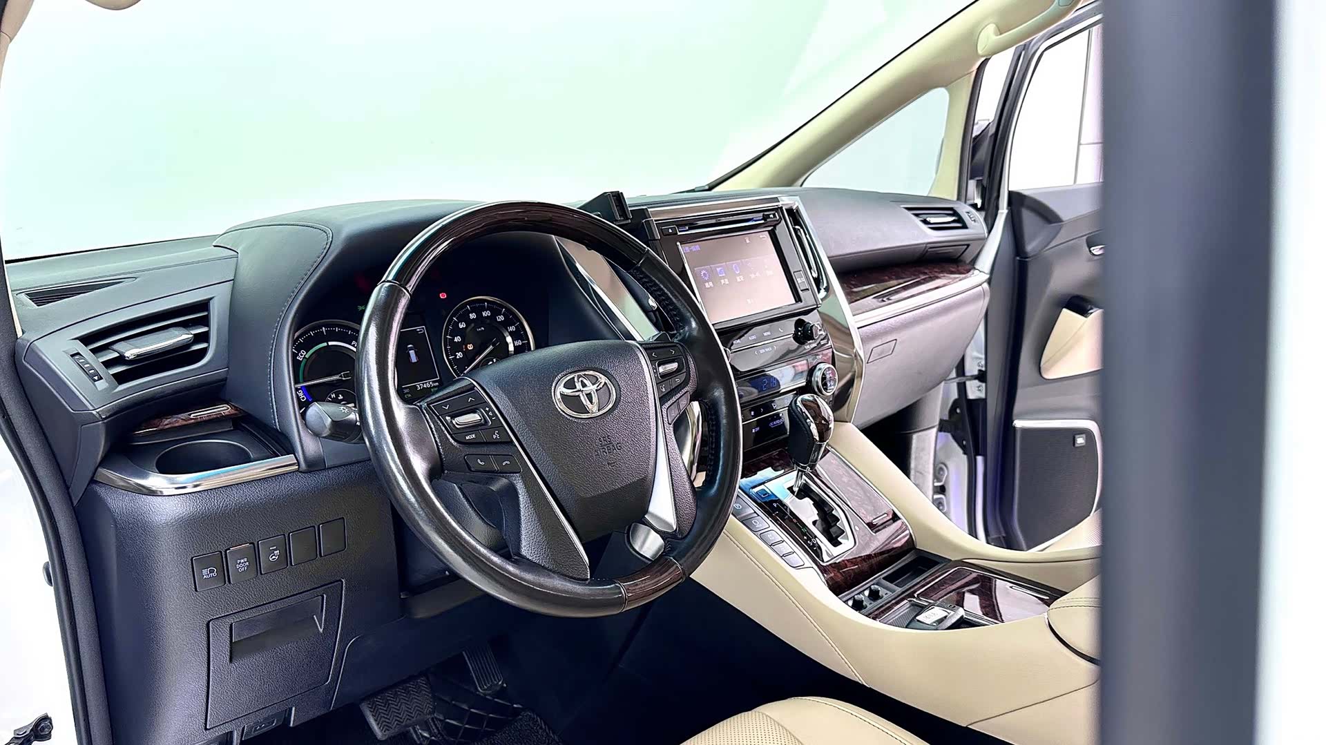 Toyota Alphard, 2020 10