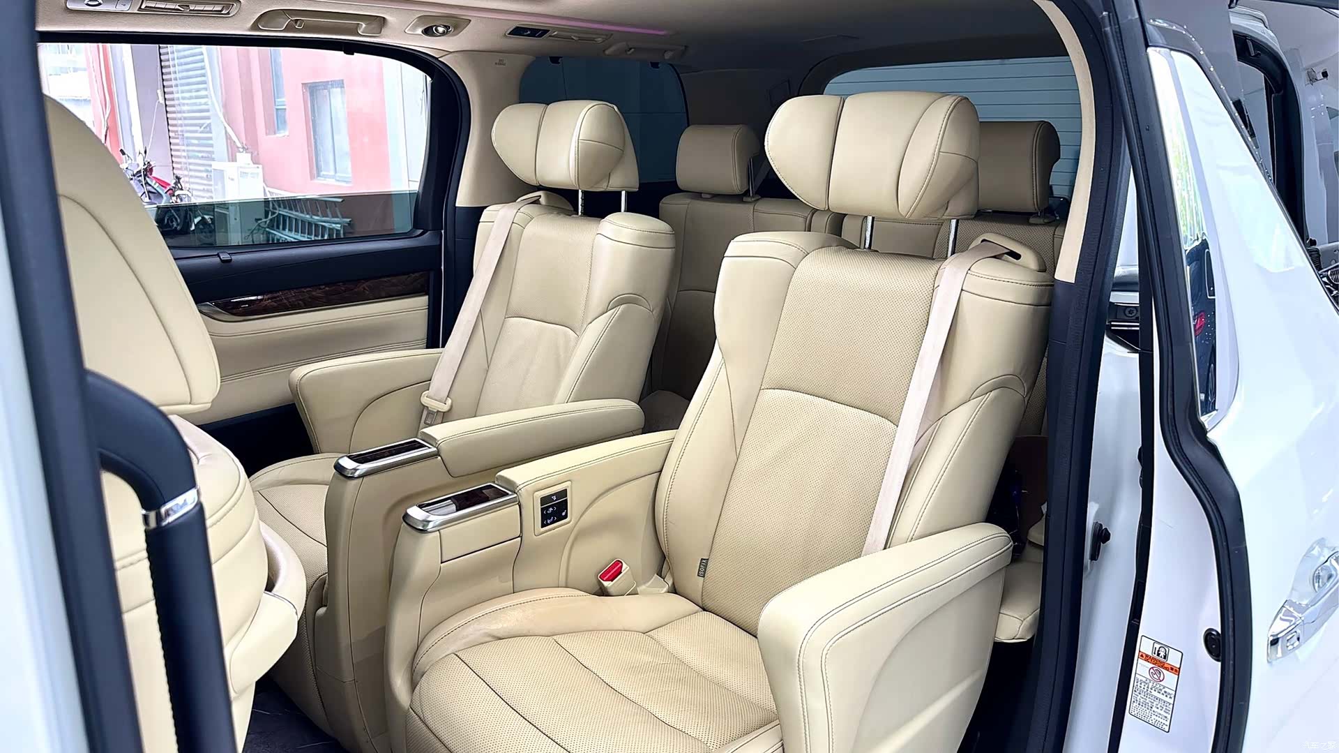 Toyota Alphard, 2020 12