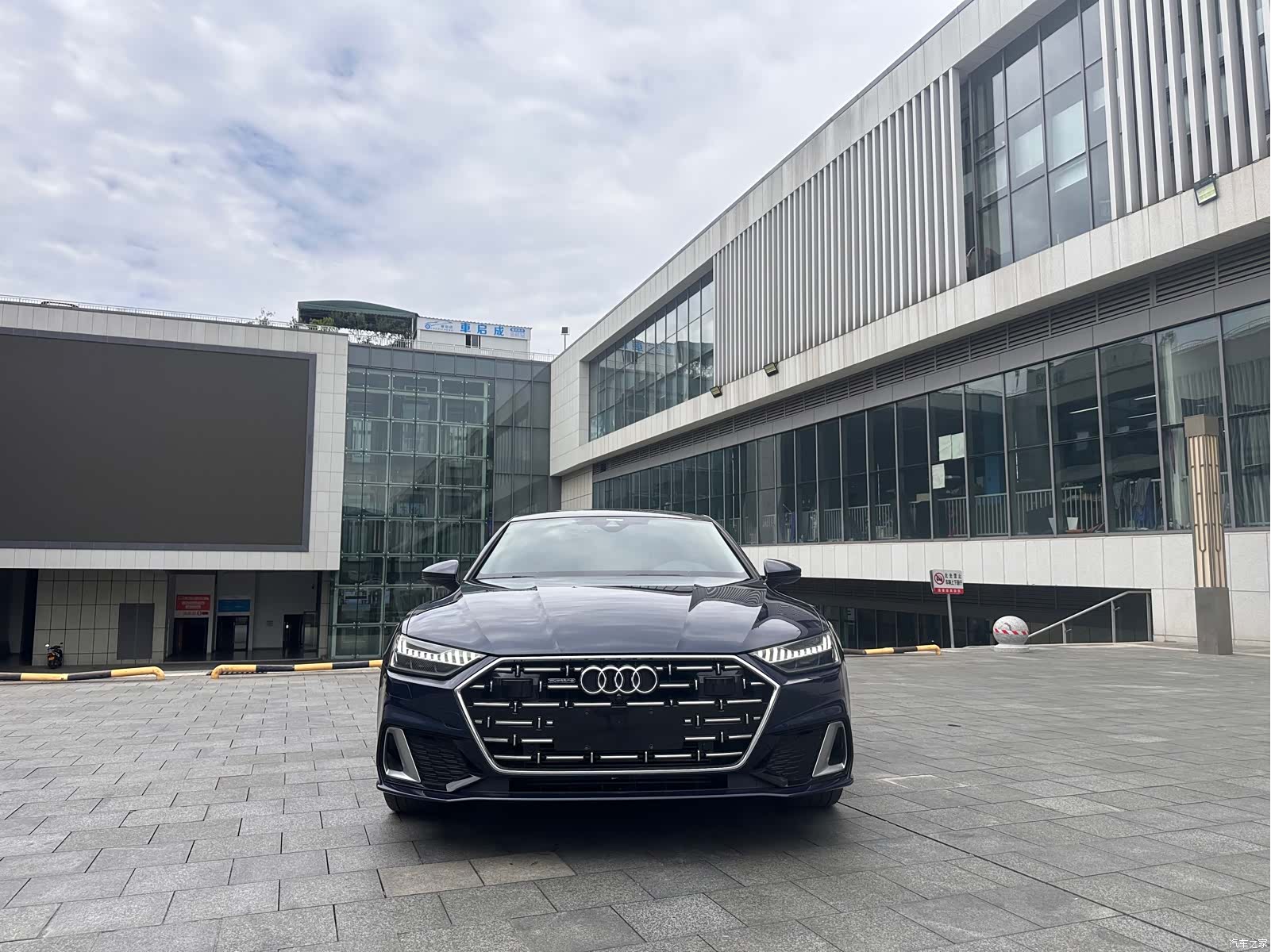 Audi A7L, 2024 2