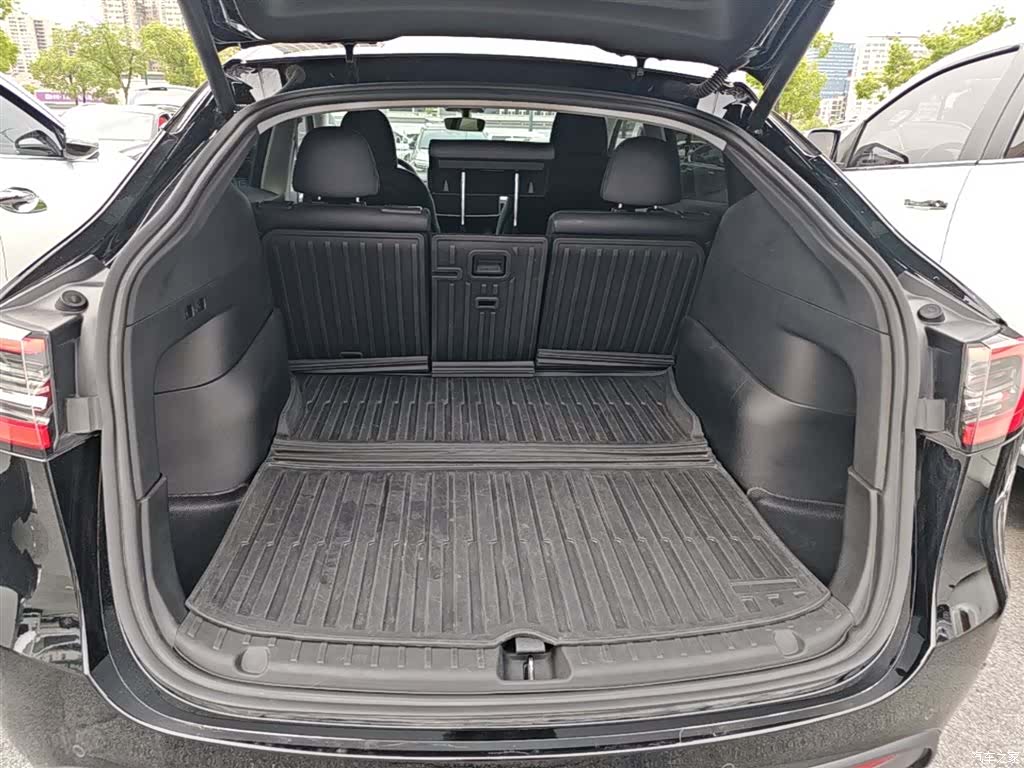 Tesla Model Y, 2023 19