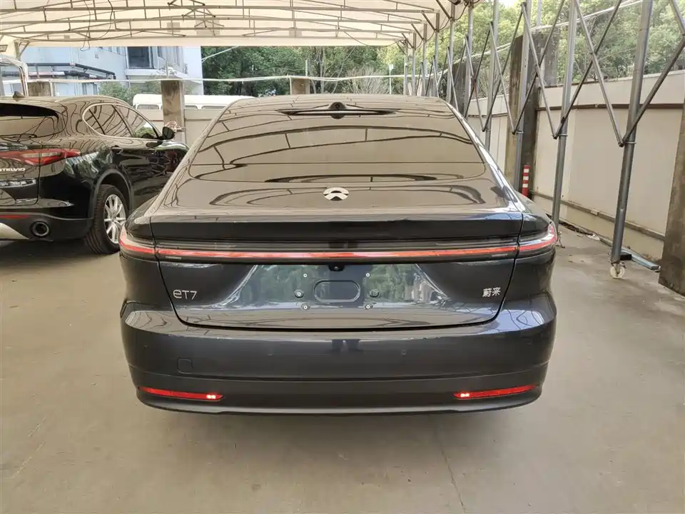 NIO ET7