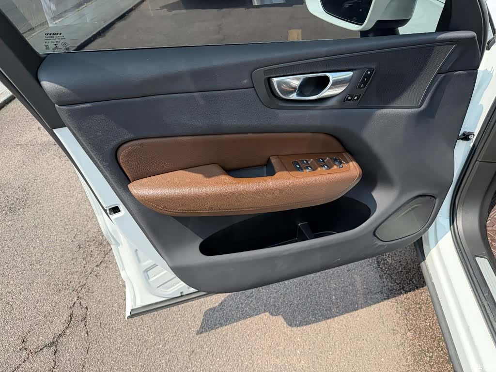 Volvo XC60, 2022 6