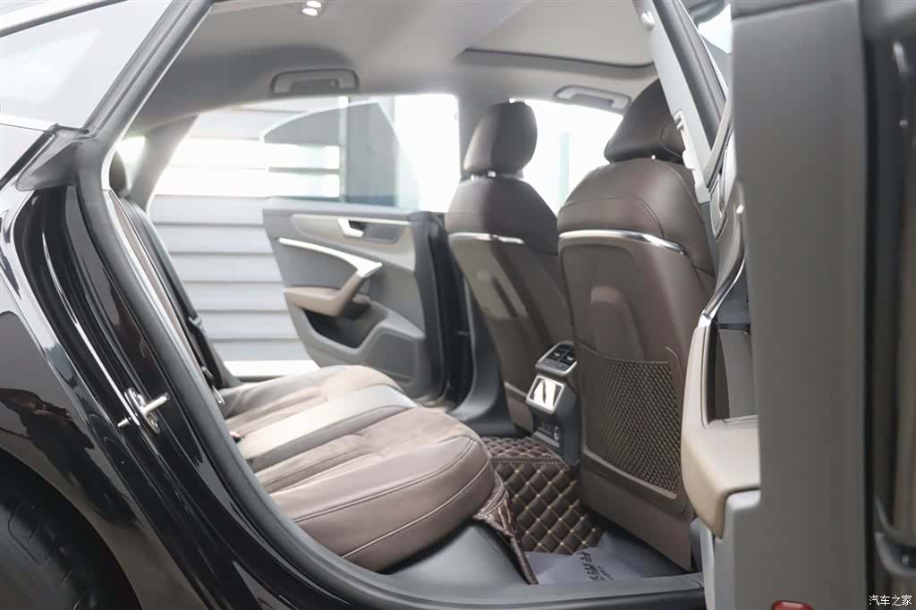 Audi A7L, 2023 21
